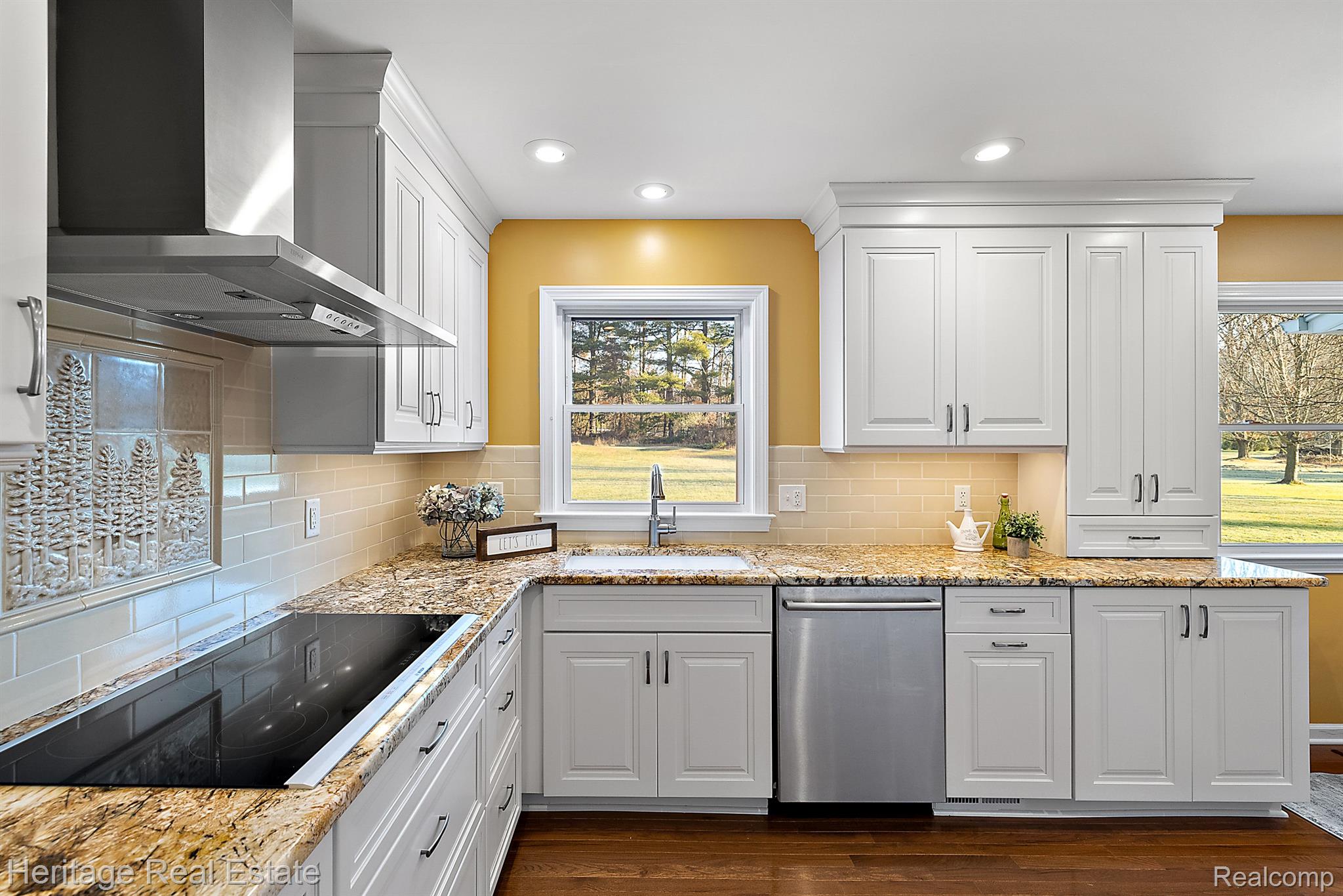7756 Holcomb Road Clarkston, MI 48348 - Photo 9 of 36 High-end kitchen w/ stainless appliances & granite