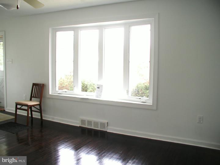 110 Brookhill Road Newtown Square, PA 19073 - Photo 3 of 24 Living Room
