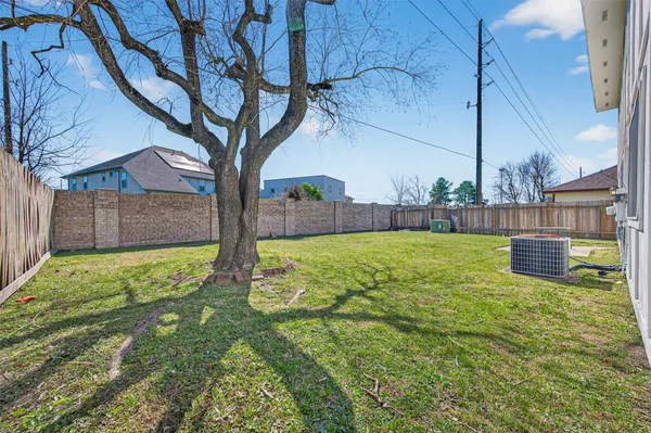 $2,100 | 10726 Village Trail Drive, Houston, TX 77065