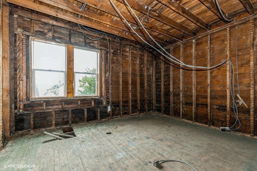 2347 Walnut Street Blue Island, IL 60406 - Photo 5 of 10 a view of an empty room with a window