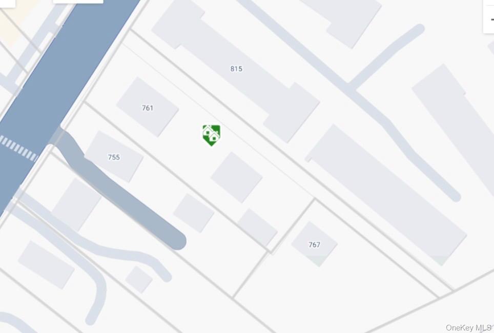 761 East Main Street Riverhead, NY 11901 - Photo 22 of 22 a bathroom with a bathtub