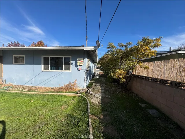 a view of a house with a backyard