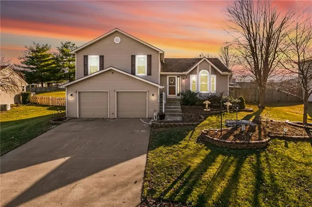 $368,000 | 1423 Northeast 102nd Terrace, Kansas City, MO 64155