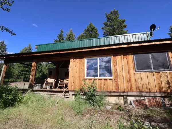 a view of a roof deck with wooden fence and floor