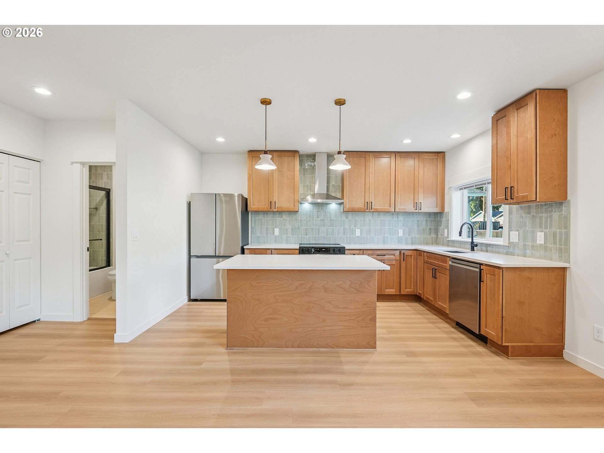 9998 Southeast Amherst Street Clackamas, OR 97015 - Photo 11 of 24