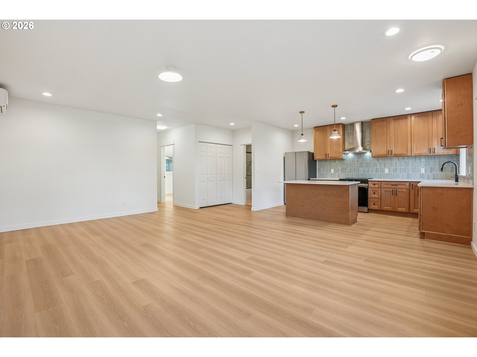 9998 Southeast Amherst Street Clackamas, OR 97015 - Photo 6 of 24