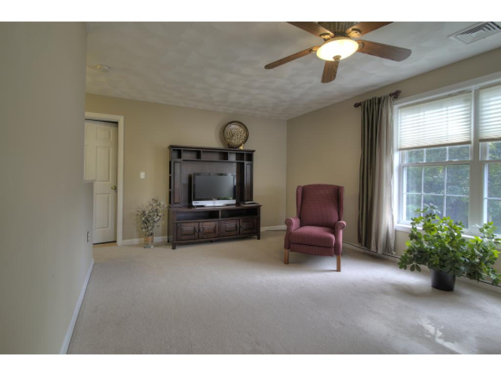 19 Hadleigh Road, Unit 19 Windham, NH 03087 - Photo 18 of 28