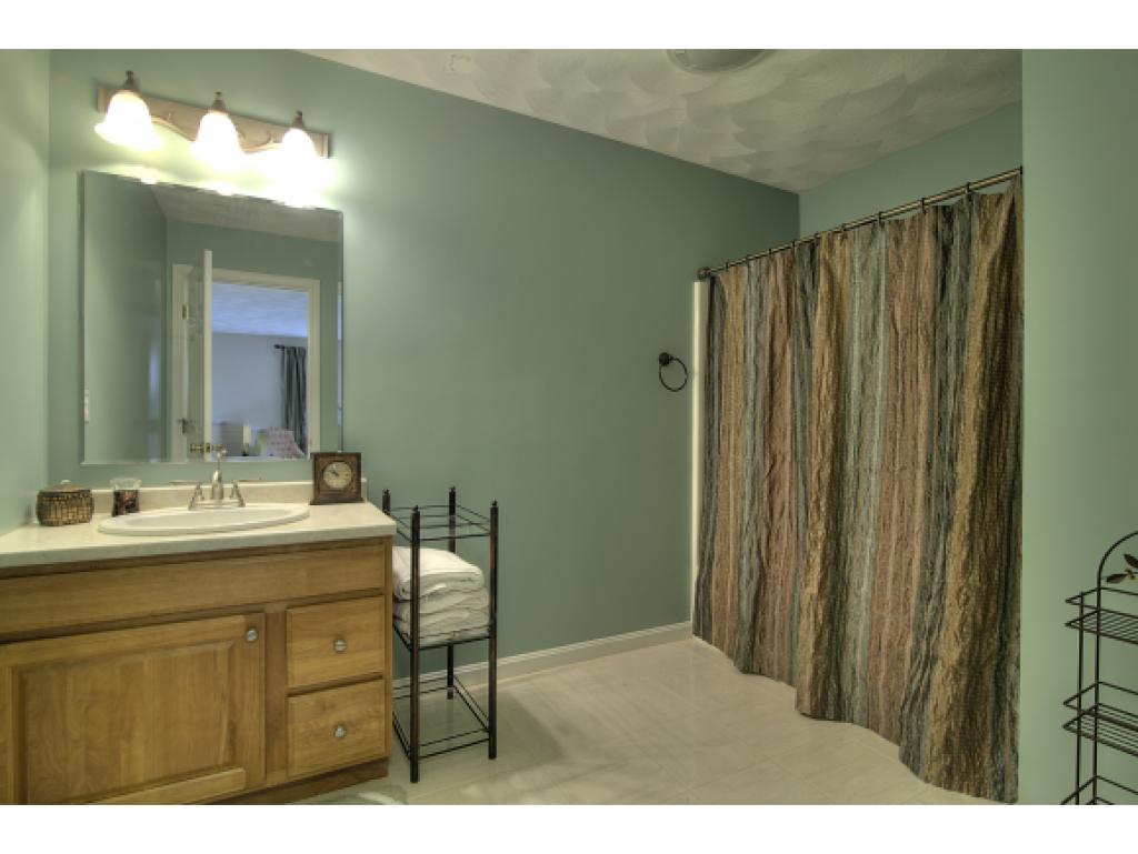 19 Hadleigh Road, Unit 19 Windham, NH 03087 - Photo 21 of 28