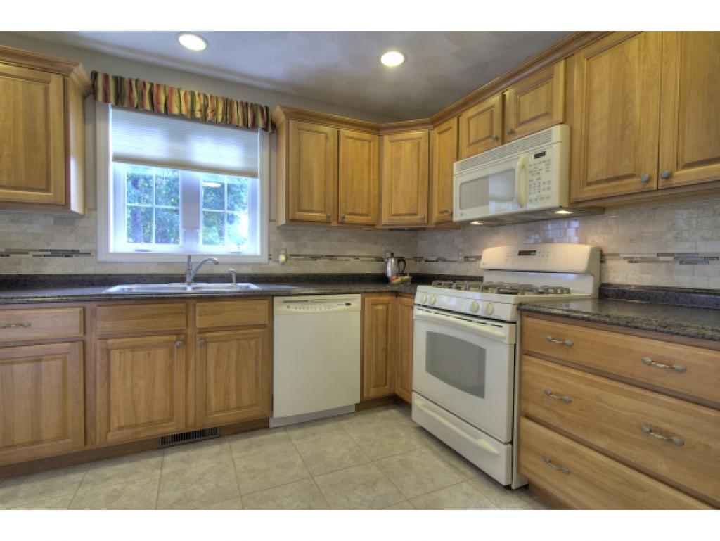 19 Hadleigh Road, Unit 19 Windham, NH 03087 - Photo 6 of 28