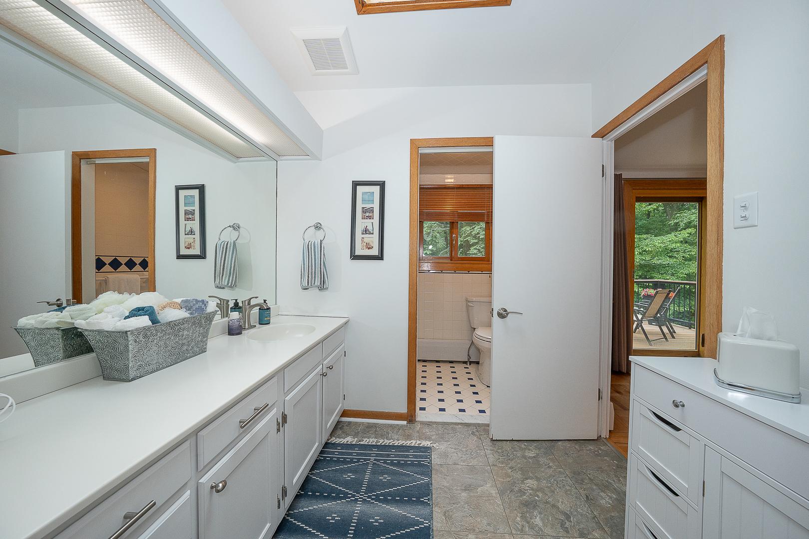 2147 Diamond Rock Road Malvern, PA 19355 - Photo 32 of 69 Owners Bathroom with vinyl flooring