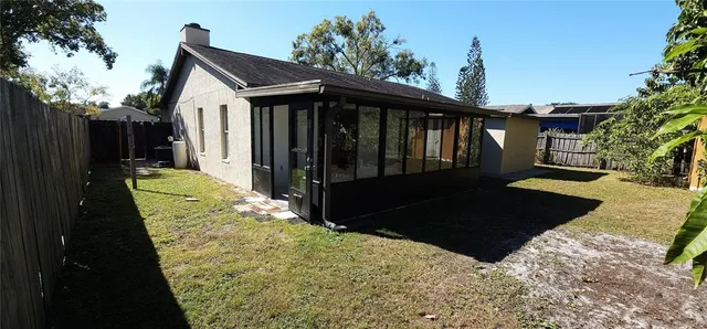 a view of backyard of the house