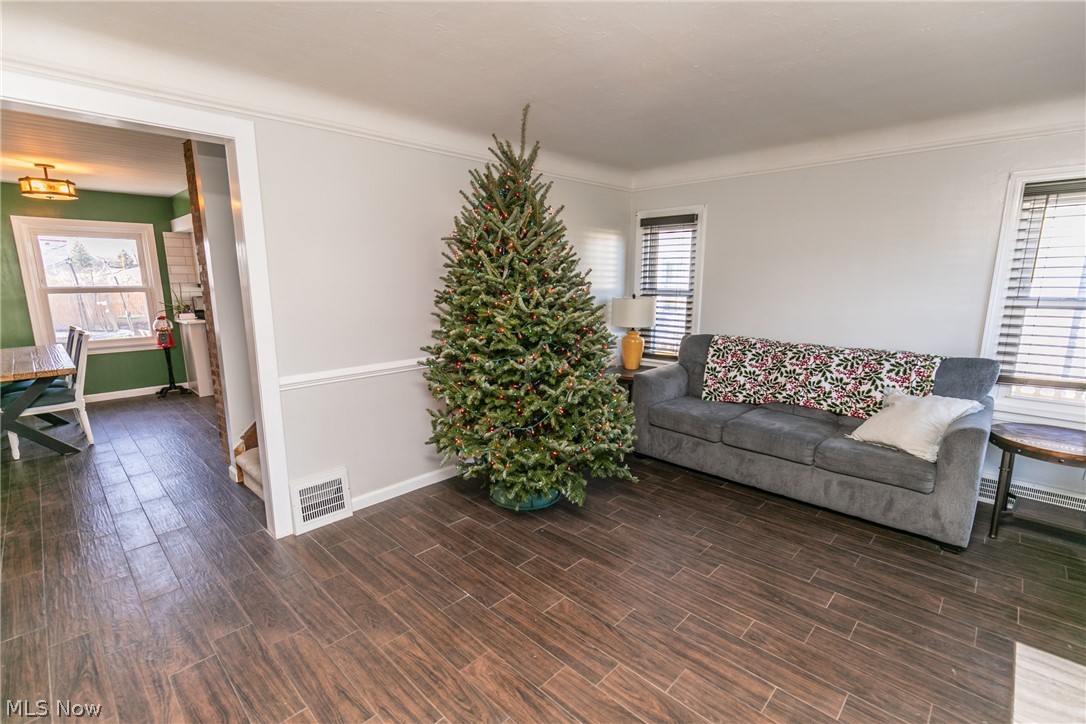 24229 Knickerbocker Road Bay Village, OH 44140 - Photo 4 of 26 Gallery Image 4