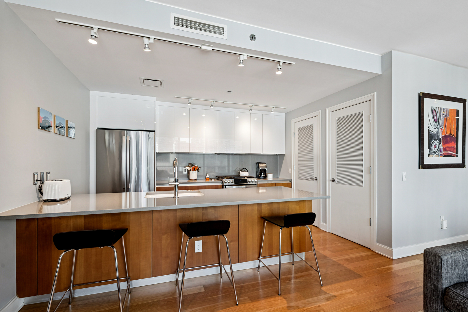 340 East Randolph Street, Unit 1102 Chicago, IL 60601 - Photo 8 of 39