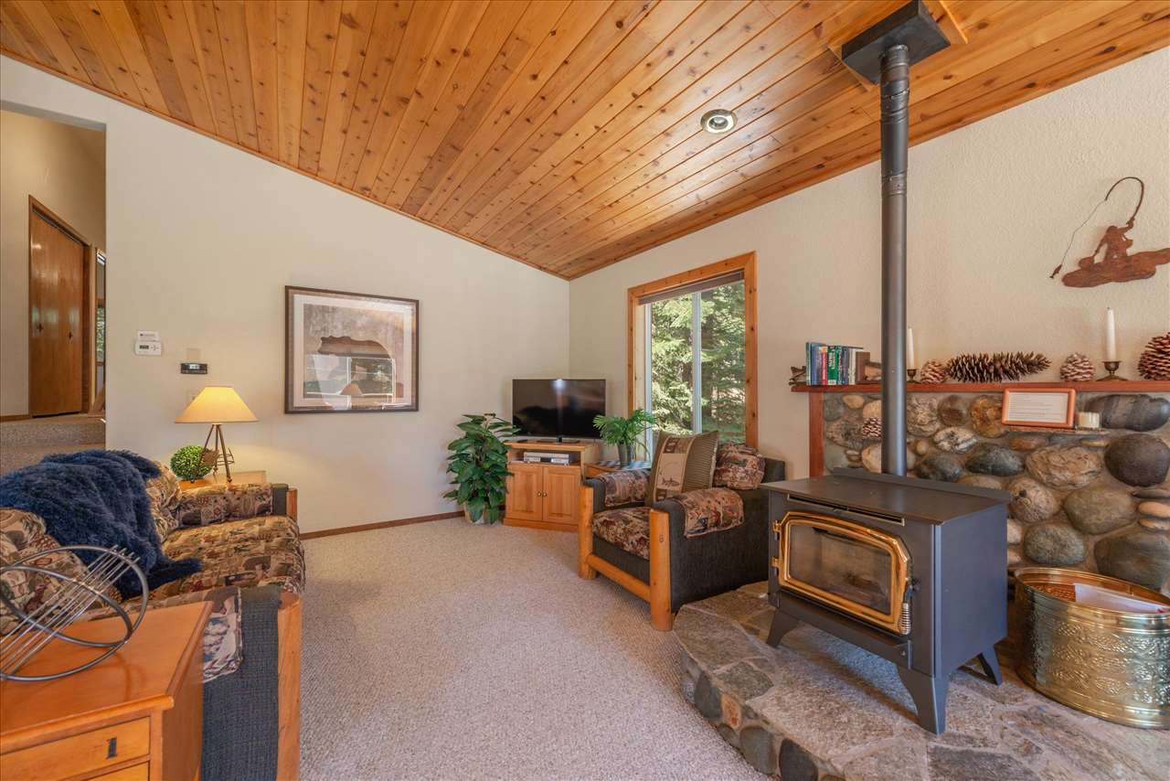 11828 Chamonix Road Truckee, CA 96161 - Photo 10 of 21 Gallery Image 10