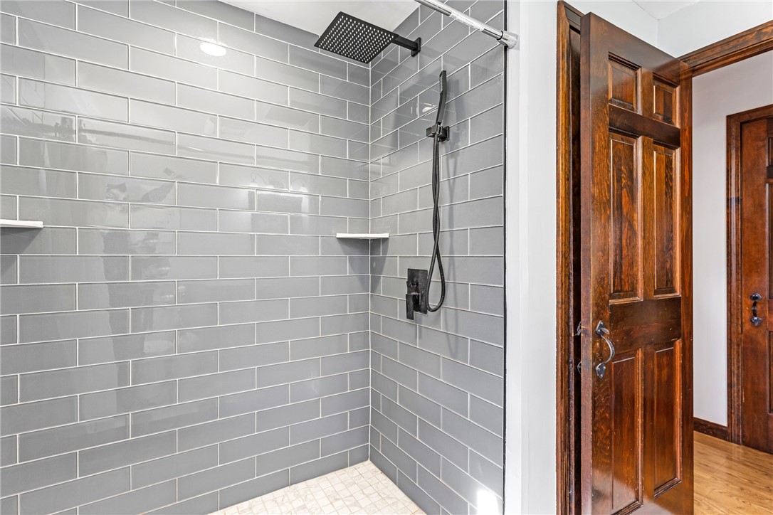 293 Lee Circle Burrillville, RI 02859 - Photo 19 of 40