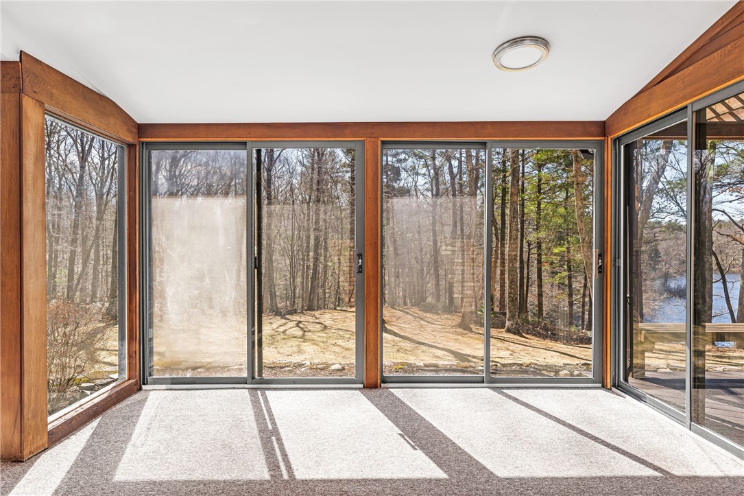 293 Lee Circle Burrillville, RI 02859 - Photo 26 of 40