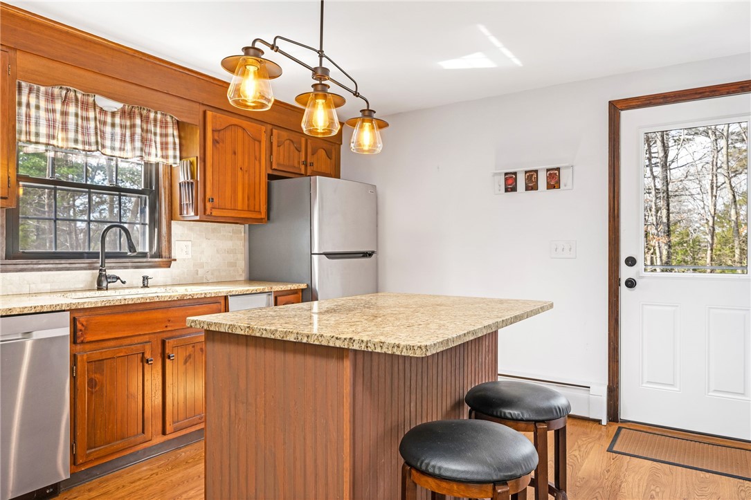 293 Lee Circle Burrillville, RI 02859 - Photo 7 of 40