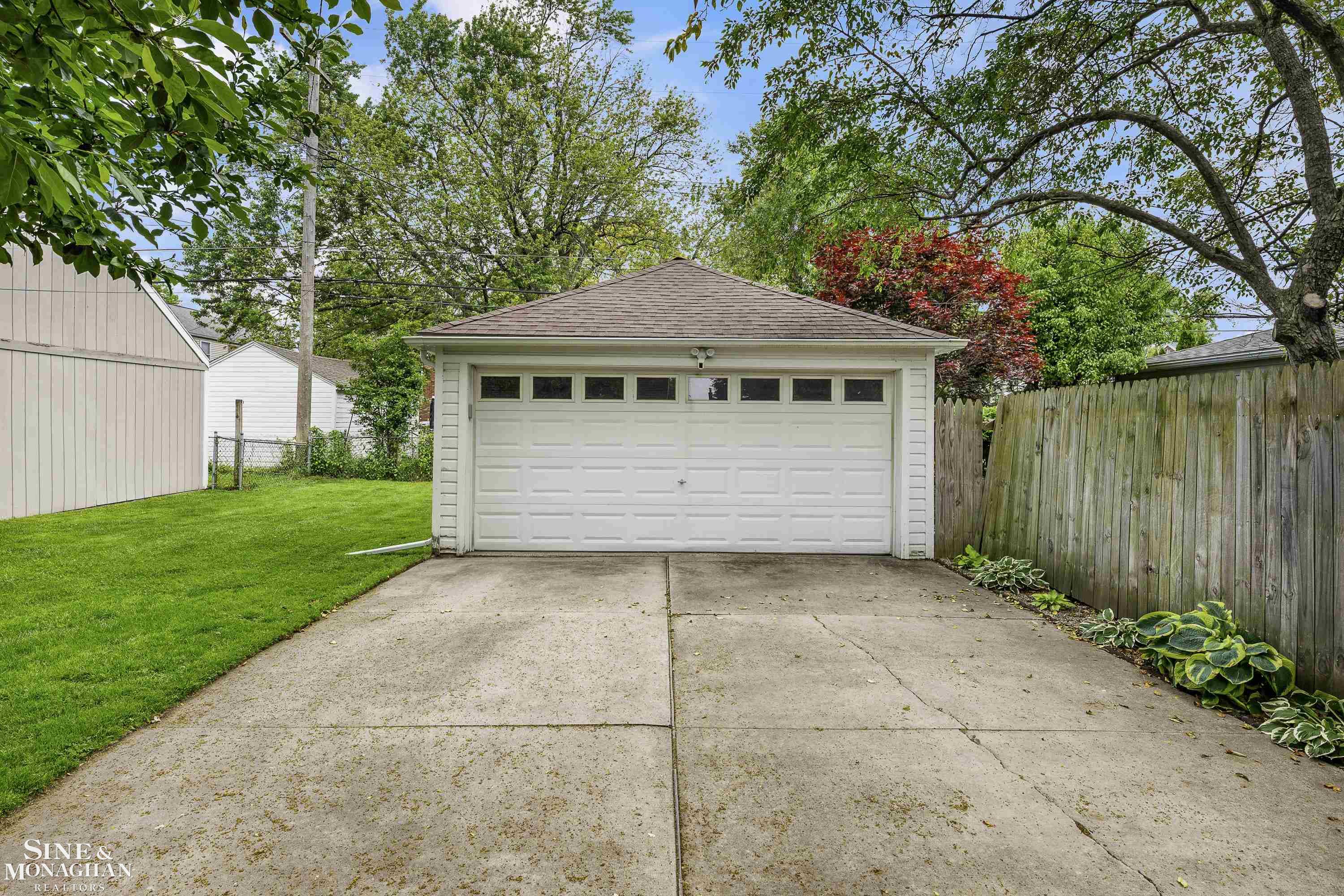 1984 Lancaster Street Grosse Pointe Woods, MI 48236 - Photo 27 of 33