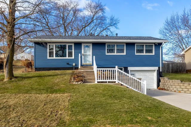 $200,000 | 8114 9th Street West, Rock Island, IL 61201