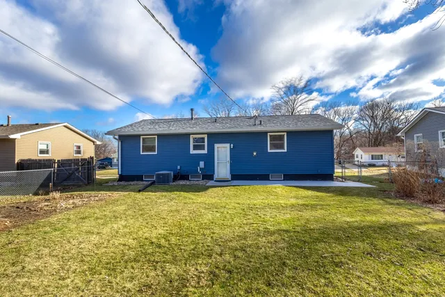 $200,000 | 8114 9th Street West, Rock Island, IL 61201