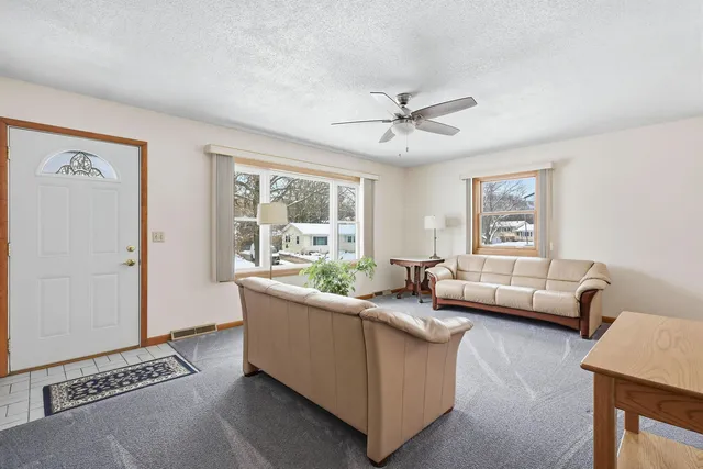 $200,000 | 8114 9th Street West, Rock Island, IL 61201