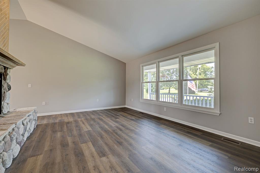1676 Greenwood Road Lapeer, MI 48446 - Photo 5 of 41 Gallery Image 5