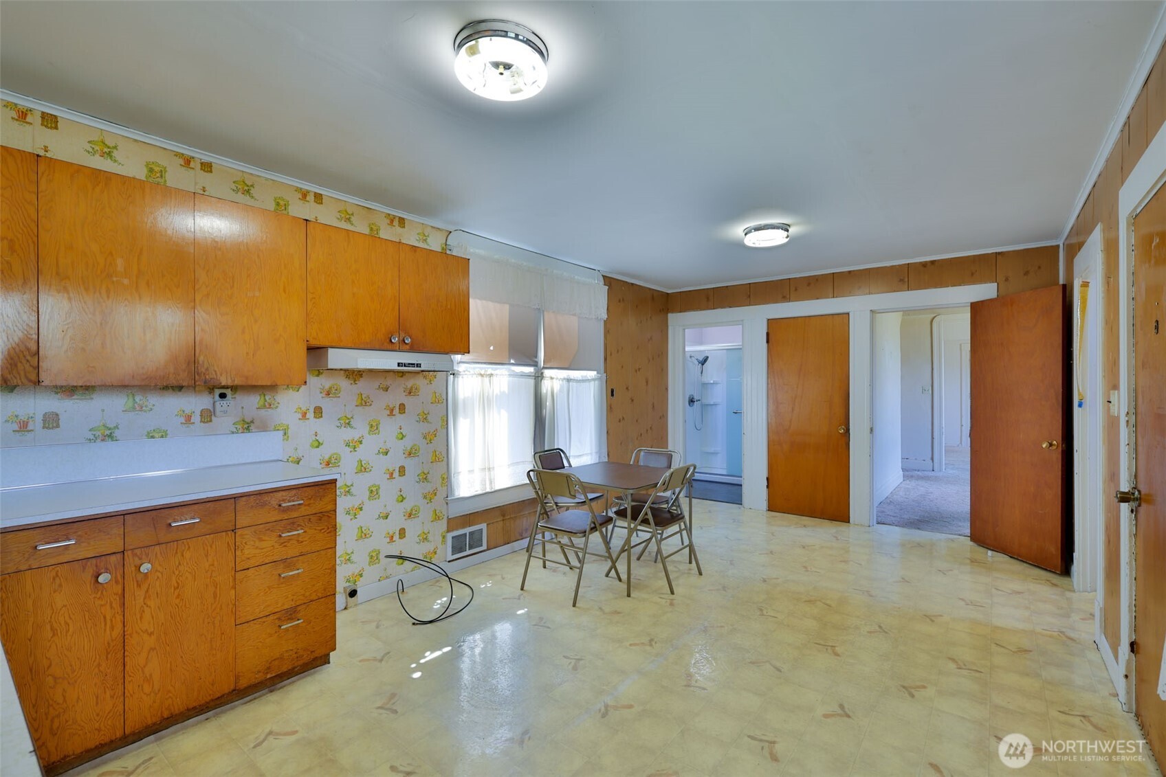 401 K Street Hoquiam, WA 98550 - Photo 4 of 19 a view of kitchen with furniture and chandelier