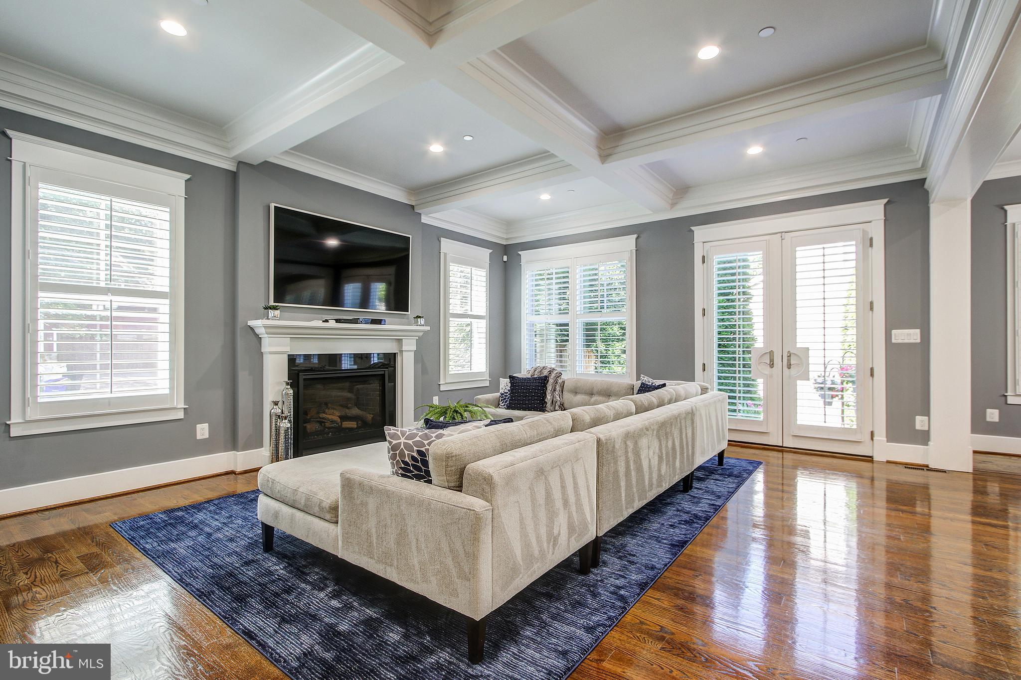 6101 Kirby Road Bethesda, MD 20817 - Photo 25 of 51 LIGHT AND BRIGHT - Panoramic windows throughout