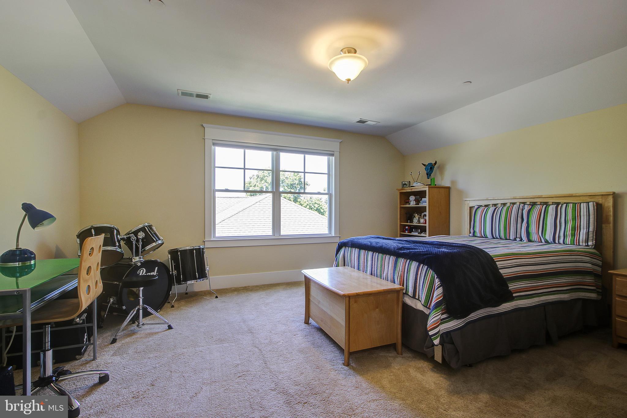 6101 Kirby Road Bethesda, MD 20817 - Photo 41 of 51 3RD LEVEL BEDROOM #5