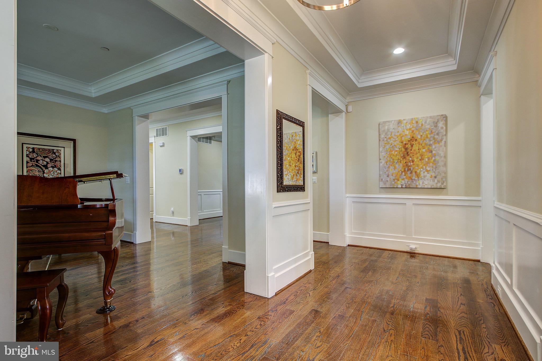 6101 Kirby Road Bethesda, MD 20817 - Photo 8 of 51 Foyer - 10 ft ceiling throughout main level