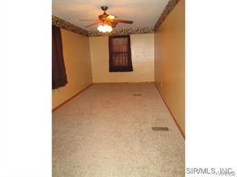 22939 Green Acres Road Dow, IL 62022 - Photo 7 of 24