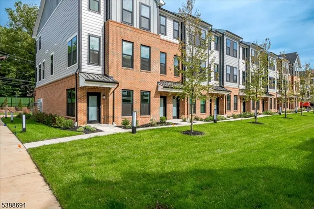 $4,200 | 624 Sadie Circle, New Brunswick, NJ 08901