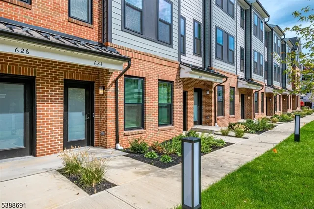 $4,200 | 624 Sadie Circle, New Brunswick, NJ 08901