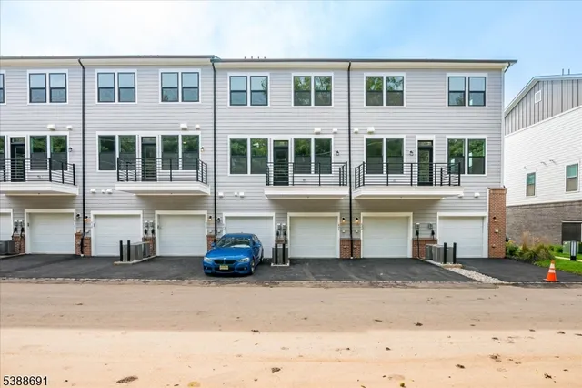 $4,200 | 624 Sadie Circle, New Brunswick, NJ 08901