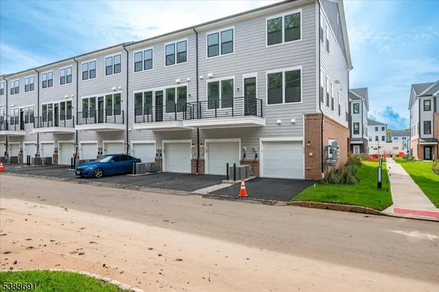 $4,200 | 624 Sadie Circle, New Brunswick, NJ 08901