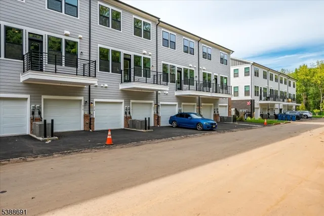 $4,200 | 624 Sadie Circle, New Brunswick, NJ 08901