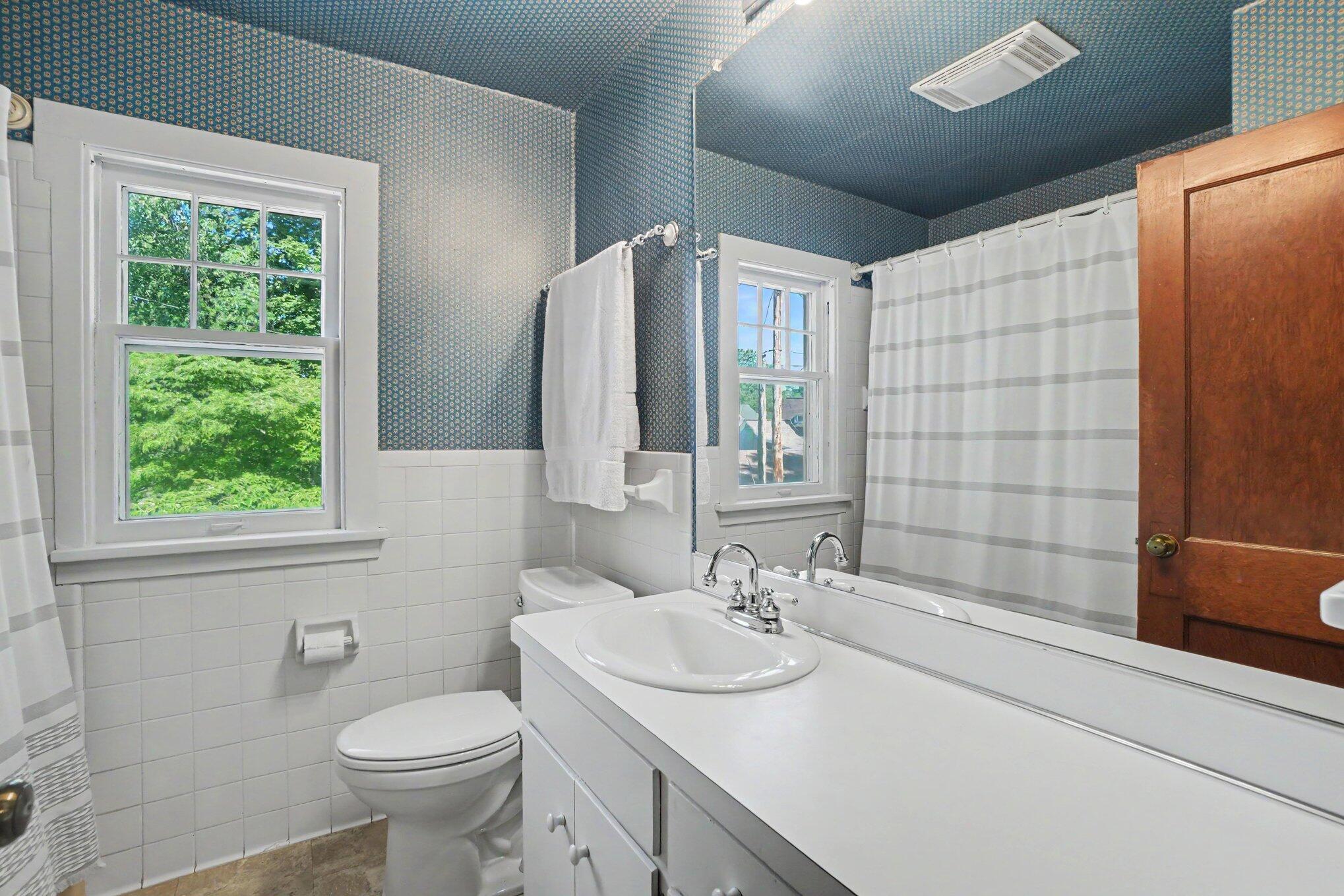 560 State Street Holland, MI 49423 - Photo 26 of 45 030_file_4889