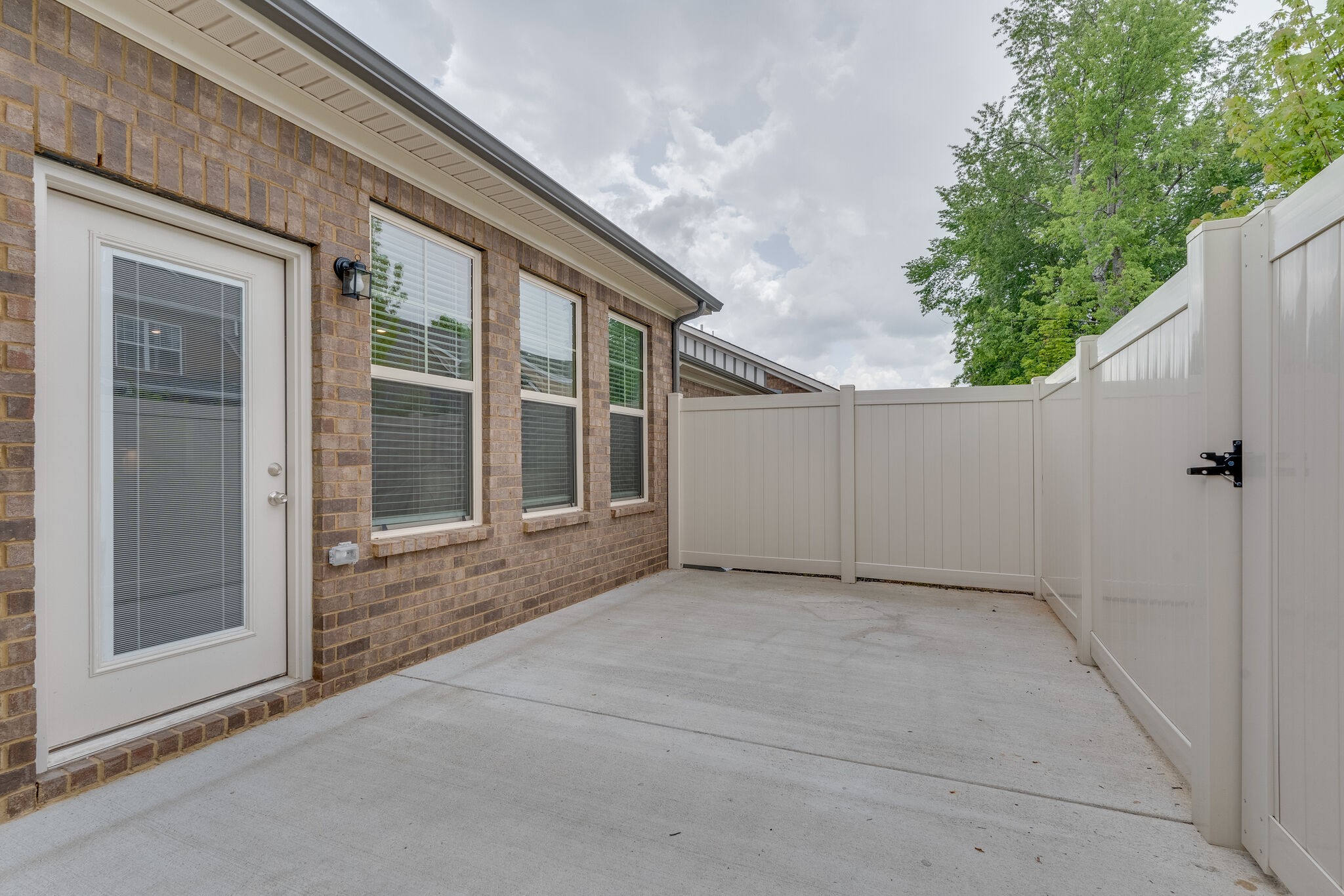 2125 Halfmoon Way Murfreesboro, TN 37130 - Photo 32 of 33 an empty room with windows