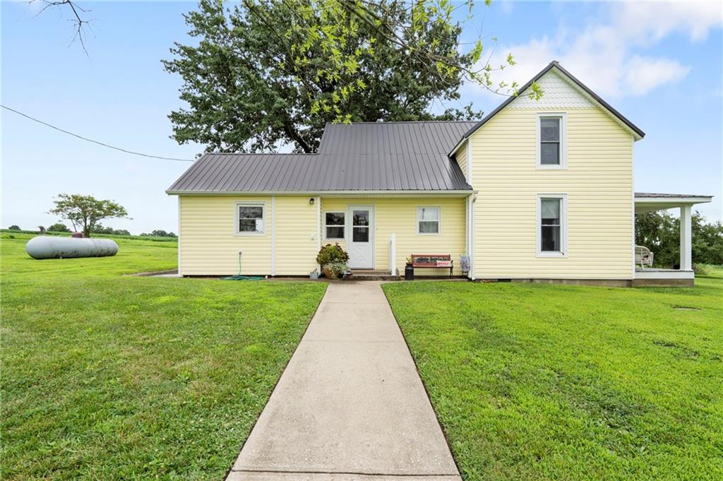 12189 119th Road Sweet Springs, MO 65351 - Photo 2 of 46
