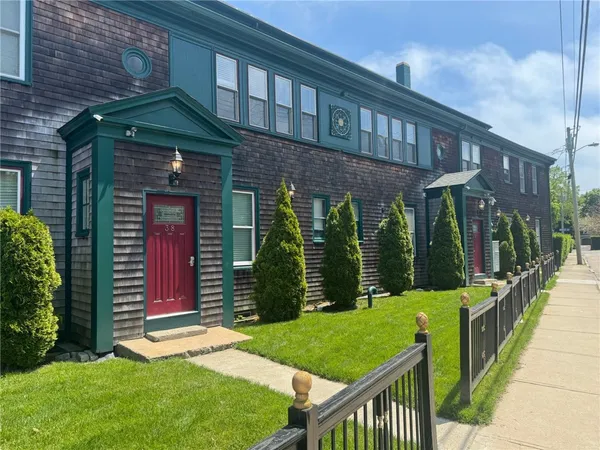$2,150 | 38 Freebody Street, Unit 303, Newport, RI 02840