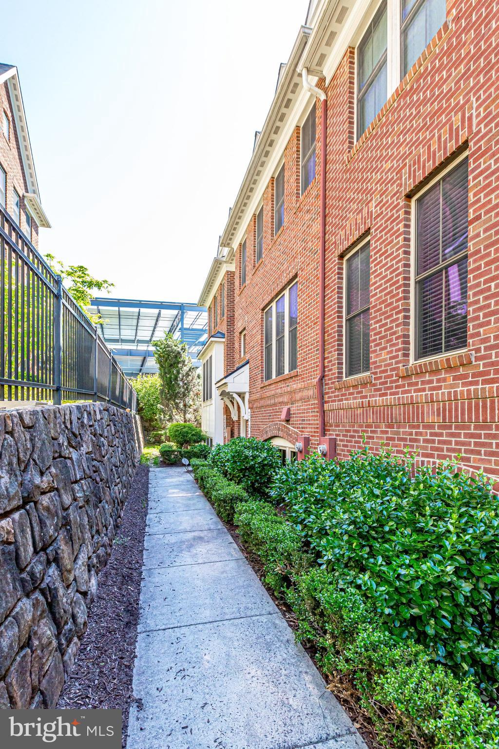 3305 Kemper Road Arlington, VA 22206 - Photo 3 of 45 Gallery Image 3