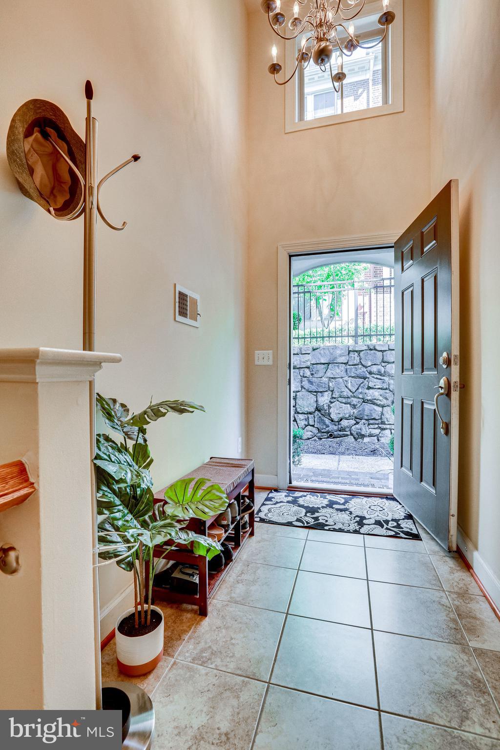 3305 Kemper Road Arlington, VA 22206 - Photo 4 of 45 Gallery Image 4