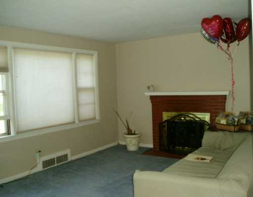 65 Ewing Road North Kingstown, RI 02852 - Photo 3 of 5 Living Room.