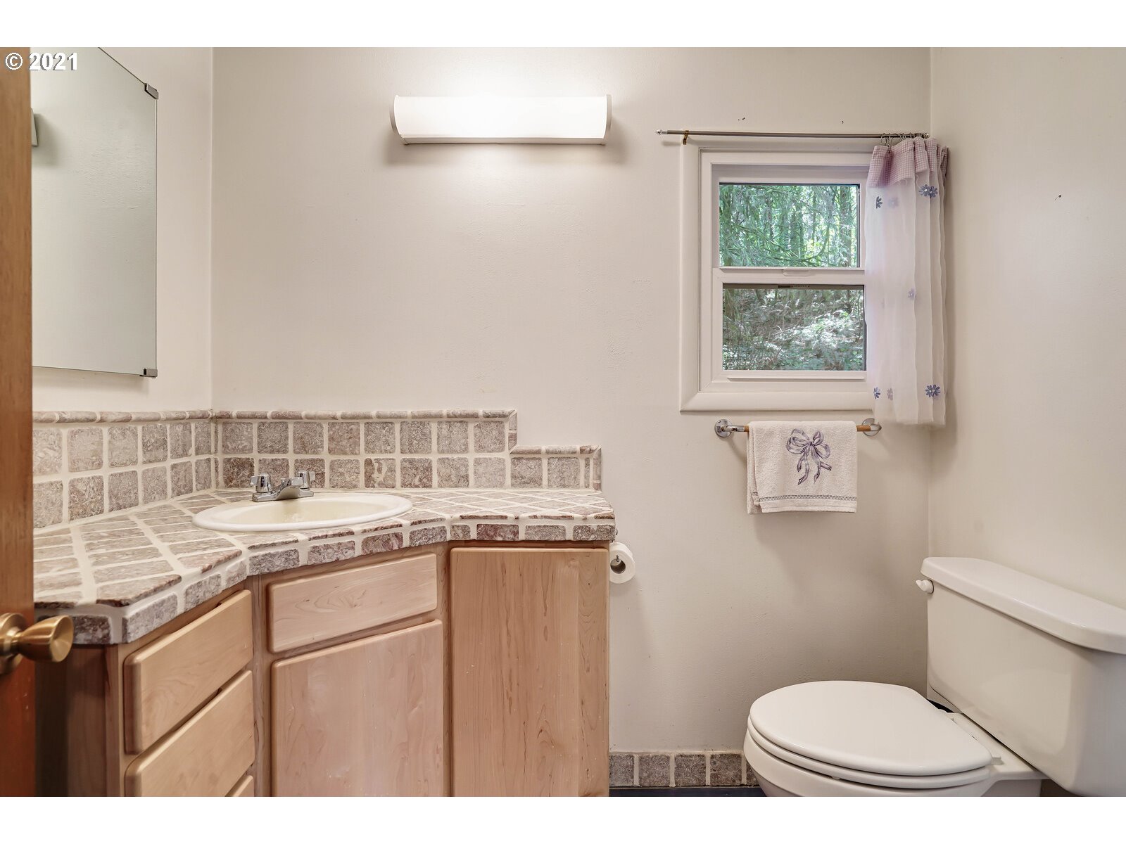 3950 Croisan Creek Road Salem, OR 97302 - Photo 21 of 32 Gallery Image 21