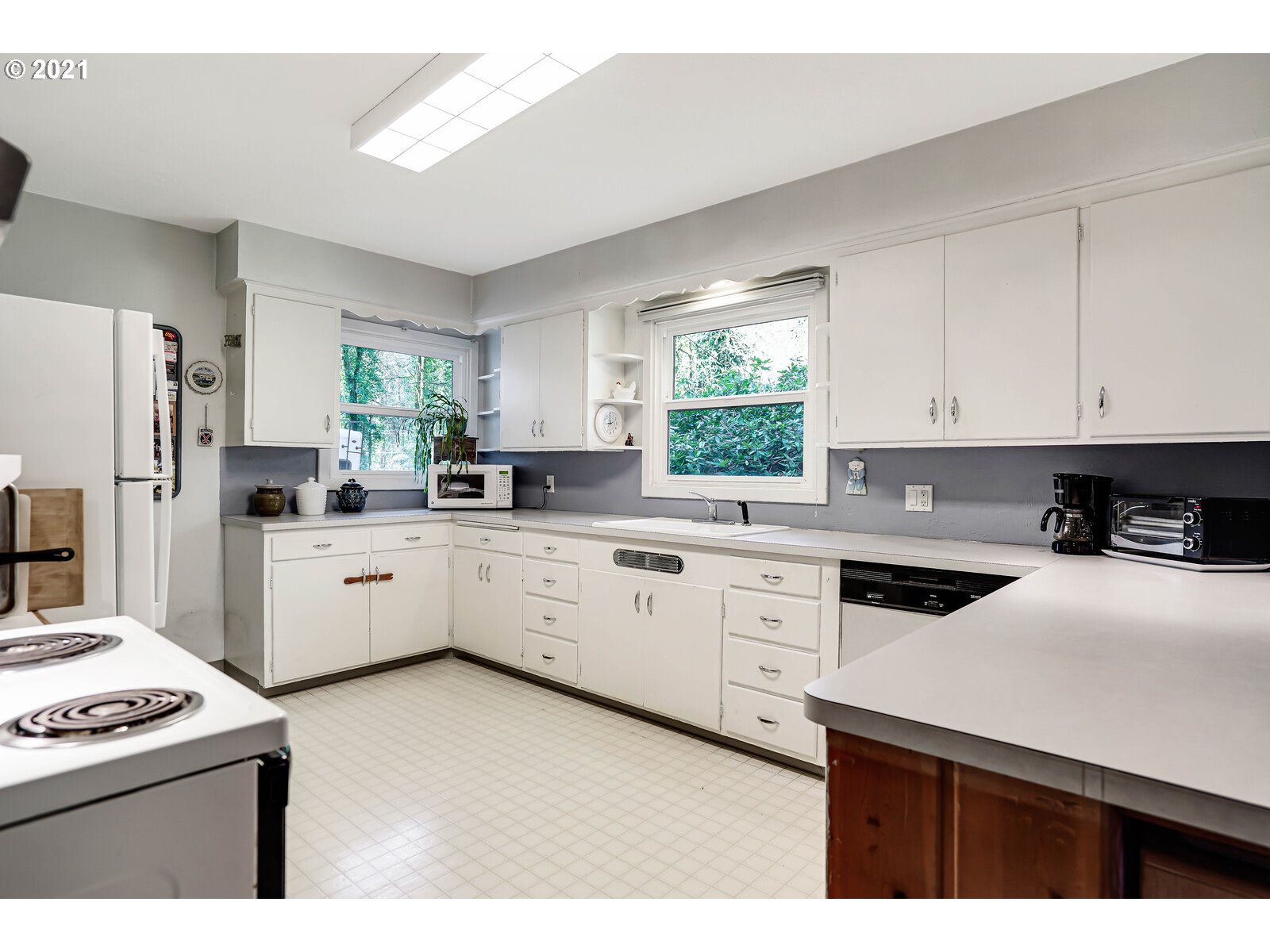 3950 Croisan Creek Road Salem, OR 97302 - Photo 10 of 32 Gallery Image 10