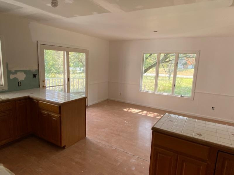 2402 West River Road Muskegon, MI 49445 - Photo 3 of 7 thumbnail_1903