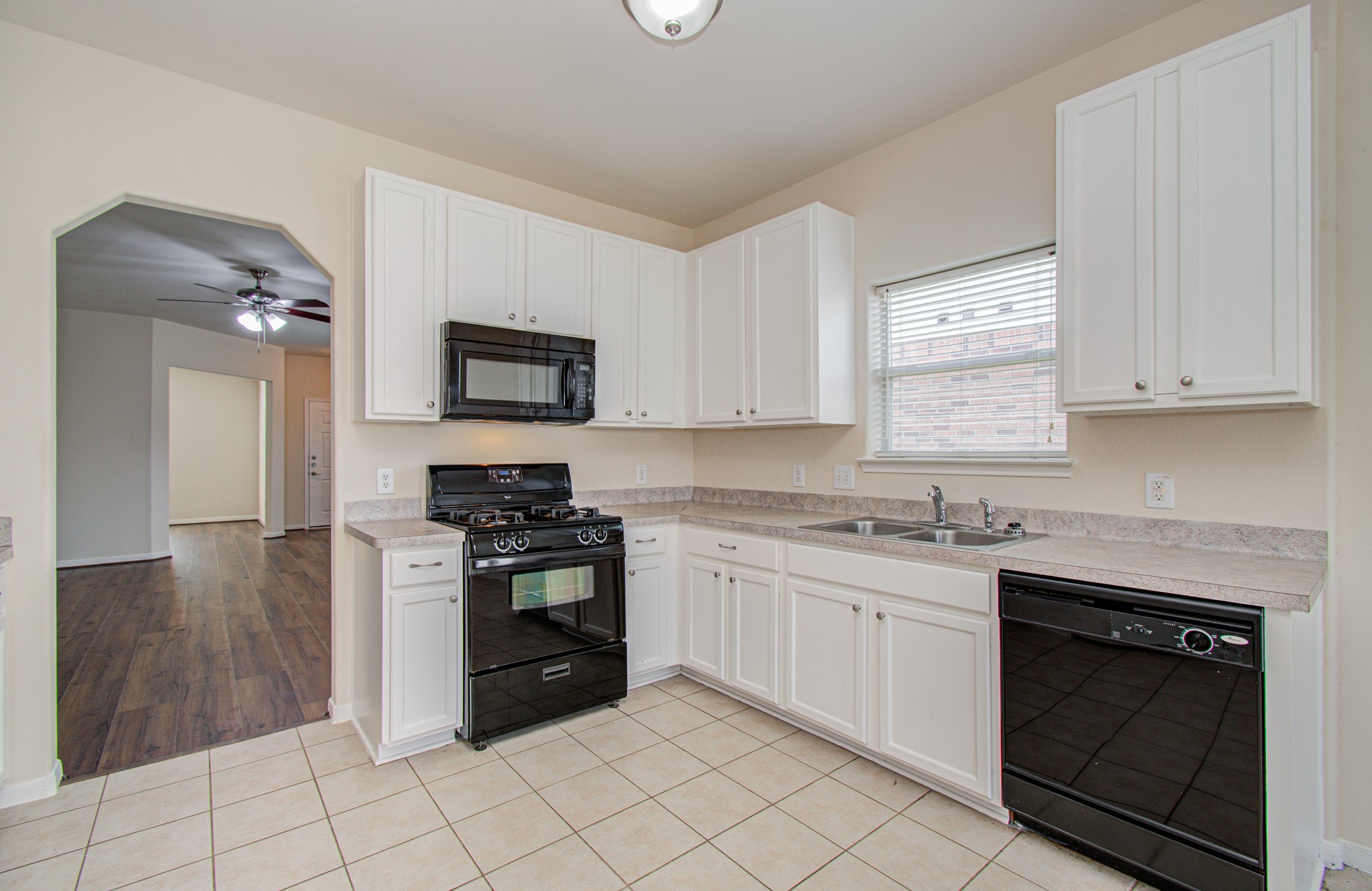 6702 Castle Terrace Court Spring, TX 77379 - Photo 6 of 19 Gallery Image 6