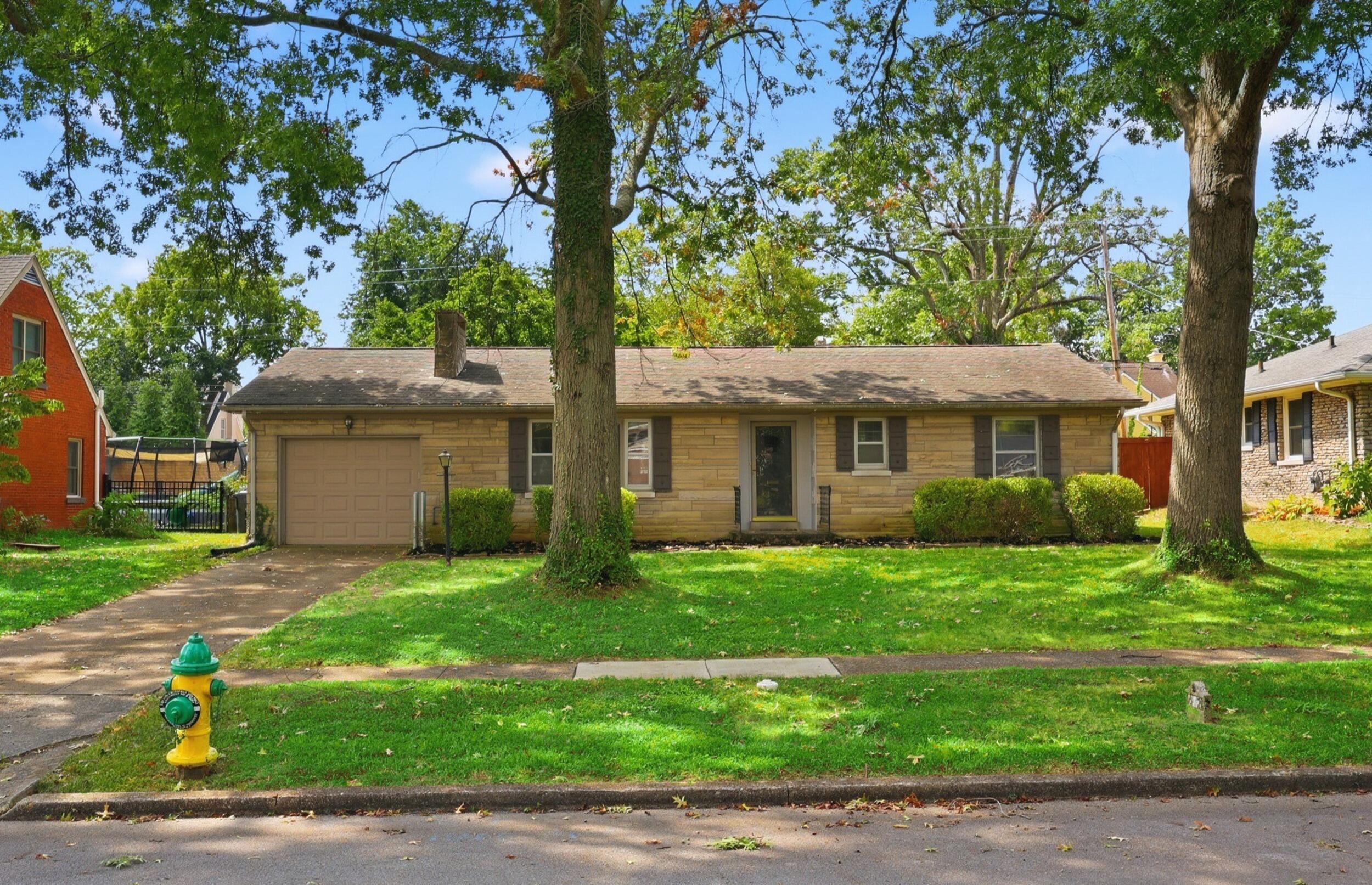 672 Providence Road Lexington, KY 40502 - Photo 2 of 48 1_pend7152
