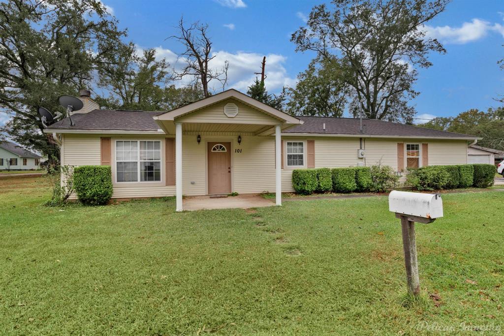 101 West Jefferson Street Haughton, LA 71037 - Photo 2 of 39 a front view of house with a garden and trees