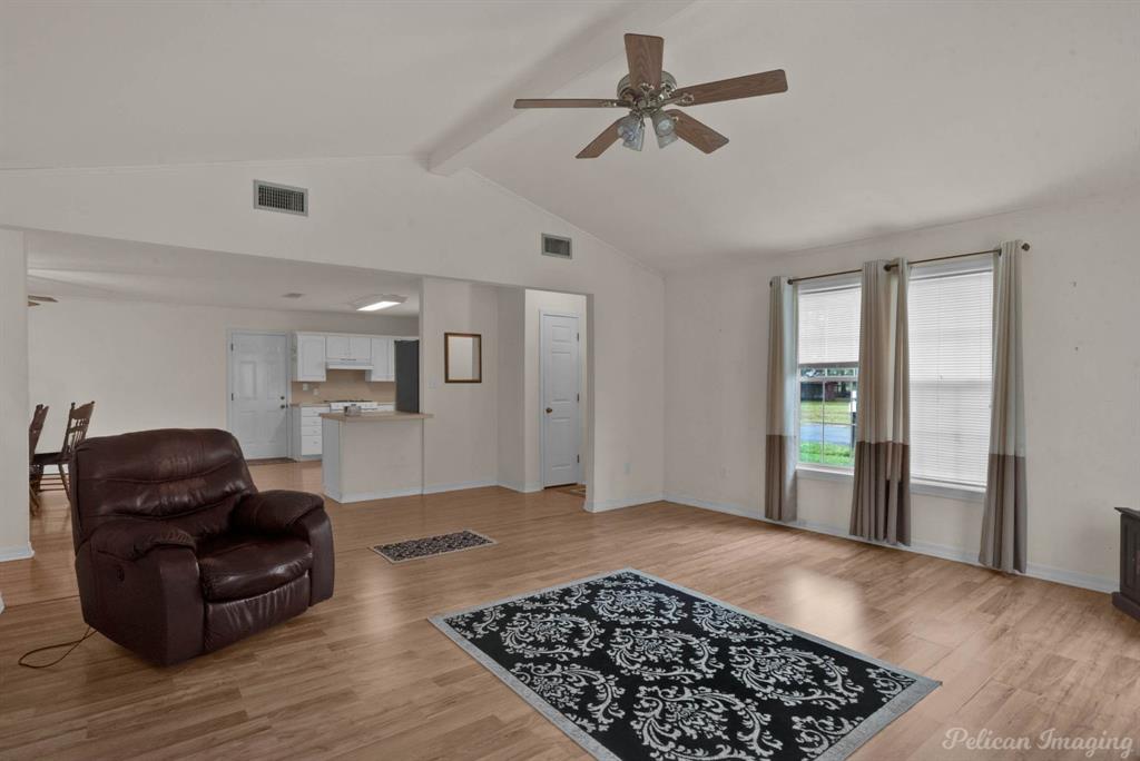 101 West Jefferson Street Haughton, LA 71037 - Photo 10 of 39 a living room with furniture rug and window
